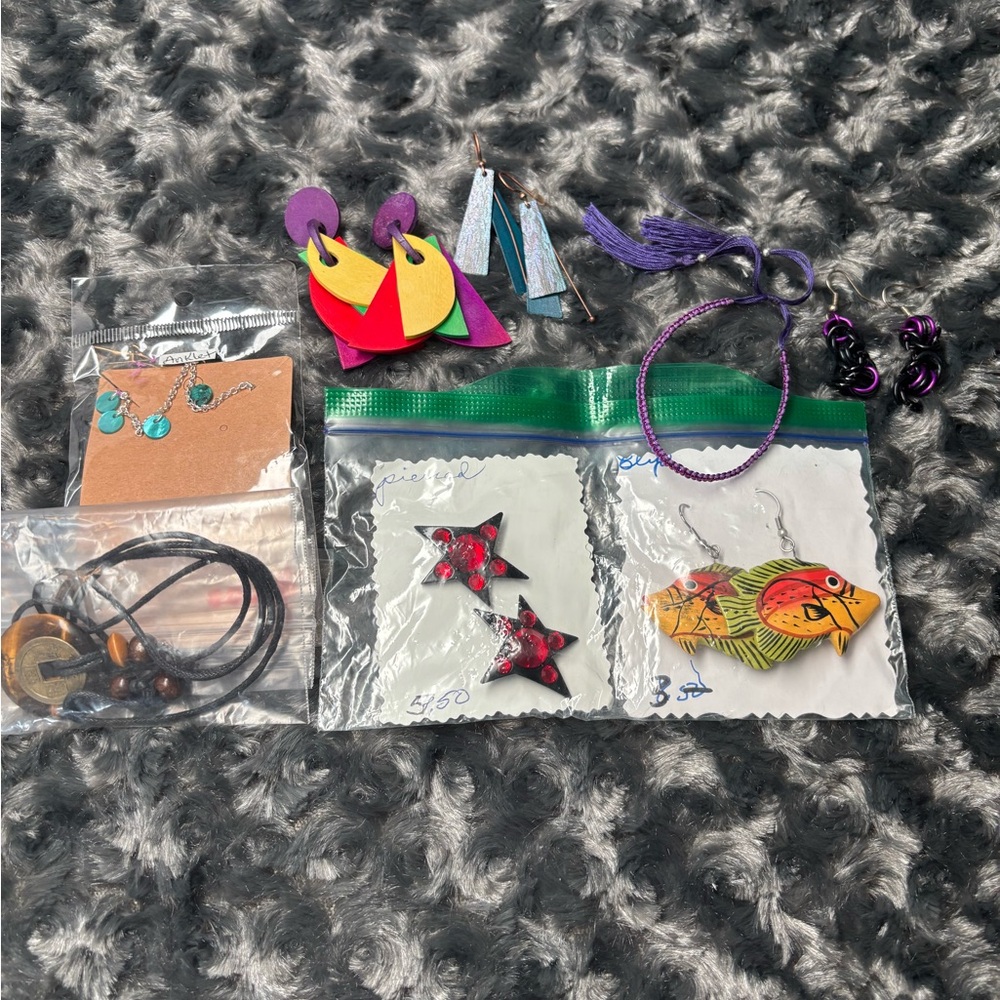 Lot of assorted retro jewelry